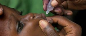 Die nigerianische Regierung will nun rasch eine Million Kinder impfen lassen.