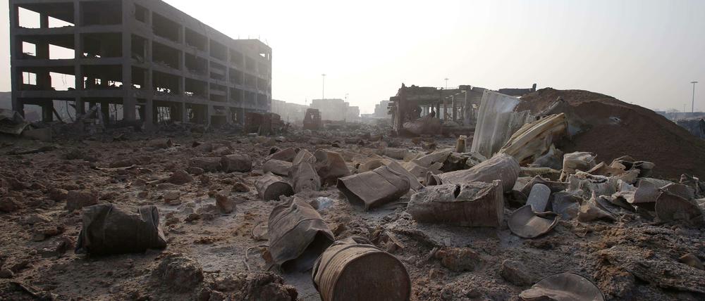 Im völlig zerstörten Hafen der nordchinesischen Metropole Tianjin hat es am Samstag neue Explosionen und Brände gegeben.