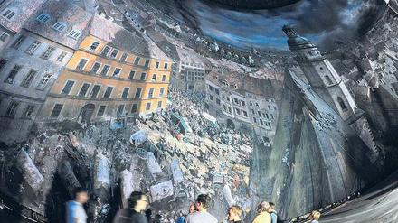 Alles in Trümmern. Die Völkerschlacht vor 100 Jahren kommt Besuchern des Panometers verstörend nah. Aber das riesige Rundbild zeigt auch Szenen der Hoffnung.