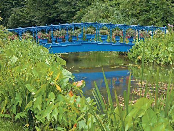 Zierliche Brücken liebte der Fürst am liebsten in Blau. 