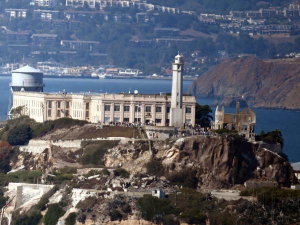 Die Insel Alcatraz ist gut zwei Kilometer vom Festland entfernt. Das Gefängnis wurde 1963 geschlossen.