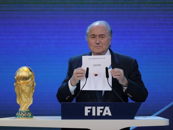 Der damalige FIFA-Präsident Joseph Sepp Blatter bei der Vergabe der FIFA Weltmeisterschaften 2018 und 2022 (Archivbild).