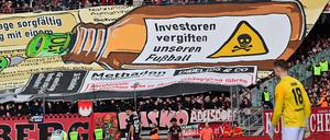 Anti-Investorenprotest beim Spiel des 1. FC Nürnberg gegen den 1. FC Kaiserslautern.