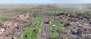 Die Videosequenz zeigt das völlig zerstörte Dorf Robotyne.