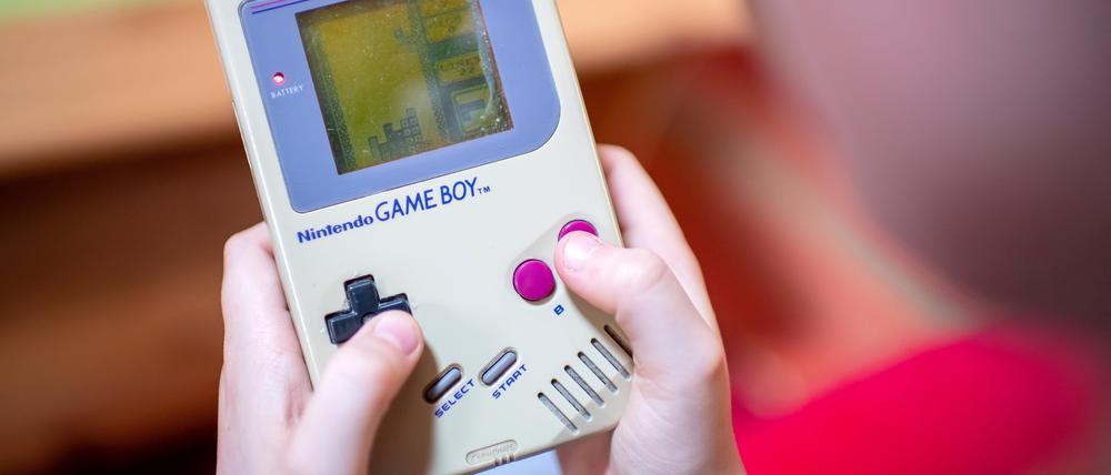 Minikonsole mit Minibildschirm: Gameboys wurden mit Tetris ausgeliefert.