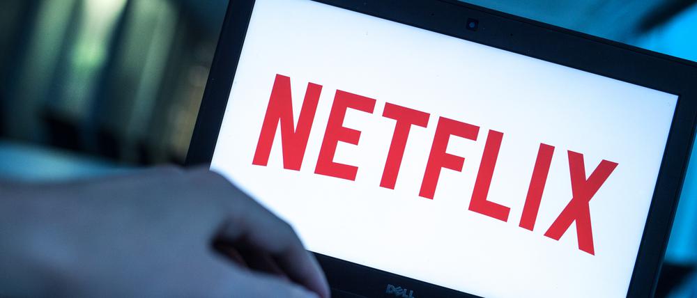 Das Logo des Video-Streamingdienstes Netflix ist auf dem Display eines Laptops zu sehen.