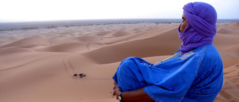 Unendliche Weite und Einblicke in eine fremde Kultur - mit Kamelen durch die Wüste in Marokko zu ziehen, ist ein außergewöhnliches Erlebnis. 