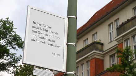 Eine Tafel des Projekts „Orte des Erinnerns“ im Bayerischen Viertel in Berlin-Schöneberg.