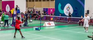 Ein anderes Match im Badminton bei den Special Olympics World Games.