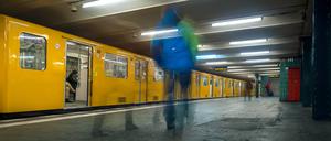 Blick in einen Berliner U-Bahnhof. (Symbolbild)