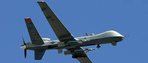 Eine MQ-9 Reaper Drohne fliegt über der Creech Air Force Base in Indian Springs, Nevada. 