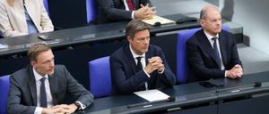 Wie schnell finden sie einen Kompromiss? Christian Lindner (FDP), Robert Habeck (Grüne) und Olaf Scholz (SPD) im Bundestag.