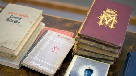 Hitlers Bibliothek umfasste 16.000 Bücher. 