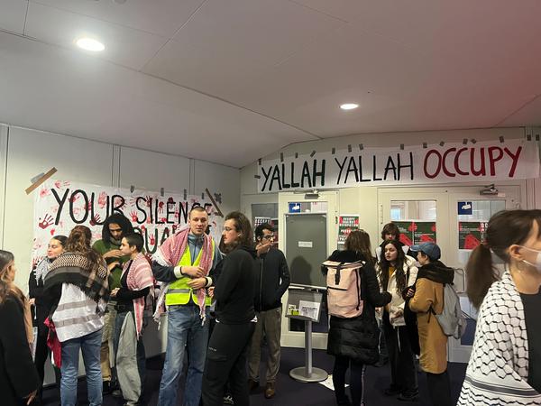 Aktivisten der Gruppe „Students for Free Palestine“ besetzten einen Hörsaal an der Freien Universität.