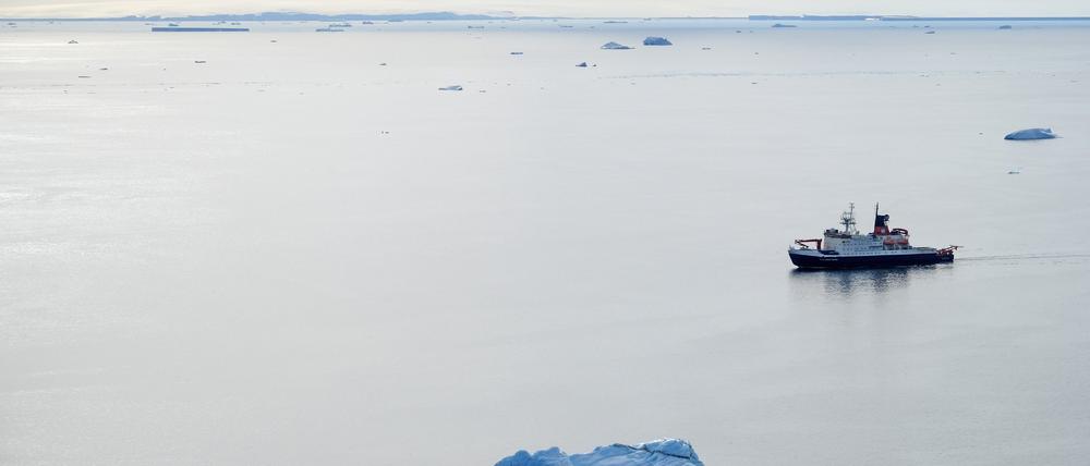 So wenig Meereis, wie hier im Januar 2023 bei der Fahrt des Forschungsschiffs „Polarstern“ durch das  Bellingshausenmeer, waren antarktische Gewässer lange nicht.