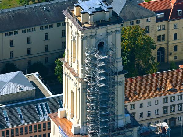Der inzwischen fast fertige Turm der Garnisonkirche.