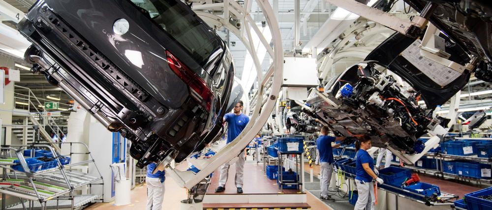  Wegen fehlender Motorteile aus Slowenien muss Volkswagen nun auch in Wolfsburg seine Produktion anpassen.