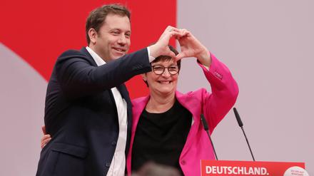 Die SPD-Parteivorsitzenden Lars Klingbeil und Saskia Esken.