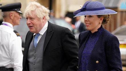 Der ehemalige Premierminister Boris Johnson und seine Frau Carrie Johnson kommen bei der Krönungszeremonie von König Charles III. 