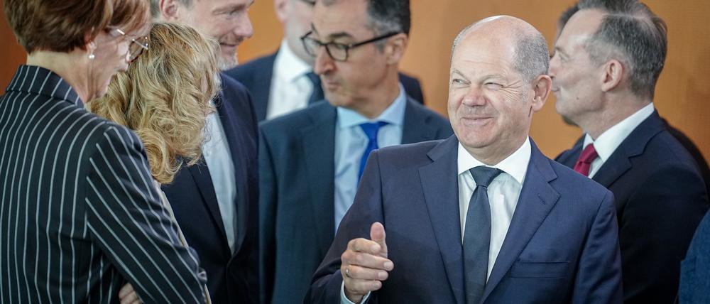 Bundskanzler Olaf Scholz und seine Minister:innen sollen steuerfrei 3000 Euro Inflationsausgleichsprämie erhalten. 