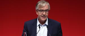Dietmar Bartsch, Fraktionsvorsitzender der Partei Die Linke, spricht auf dem Parteitag.