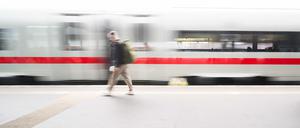 Fahrgäste fühlten sich von der Bahn 2023 oft im Stich gelassen. 