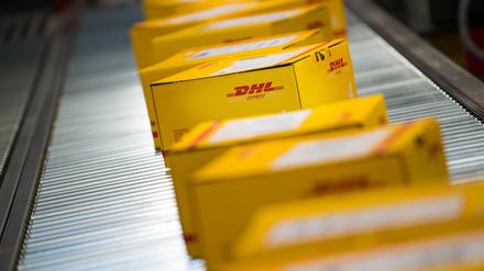 An einem normalen Tag bearbeitet DHL rund 250.000 Pakete in Berlin.