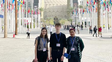 Die drei deutschen Jugenddelegierten auf der UN-Klimakonferenz, von links nach rechts: Carla Kienel, Leon Janas und Dante Davis.
