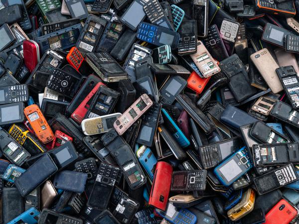 Viele Mobiltelefone werden nicht an den Hersteller zurückgegeben.