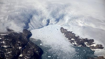 Ein unumkehrbarer Verlust des grönländischen Eisschildes würde zu einem langfristigen globalen Meeresspiegelanstieg von bis zu sieben Metern führen.