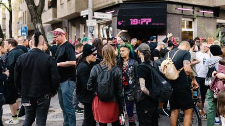 Eröffnung der Punk-Bar „19:77“ in Neukölln am 6. April 2024