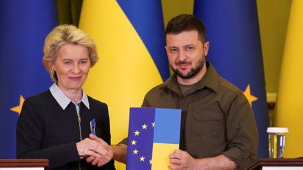 Wie weit reicht die Solidarität? EU-Kommissionspräsidentin Ursula von der Leyen und der Präsident der Ukraine, Wolodymyr Selenskyj. 