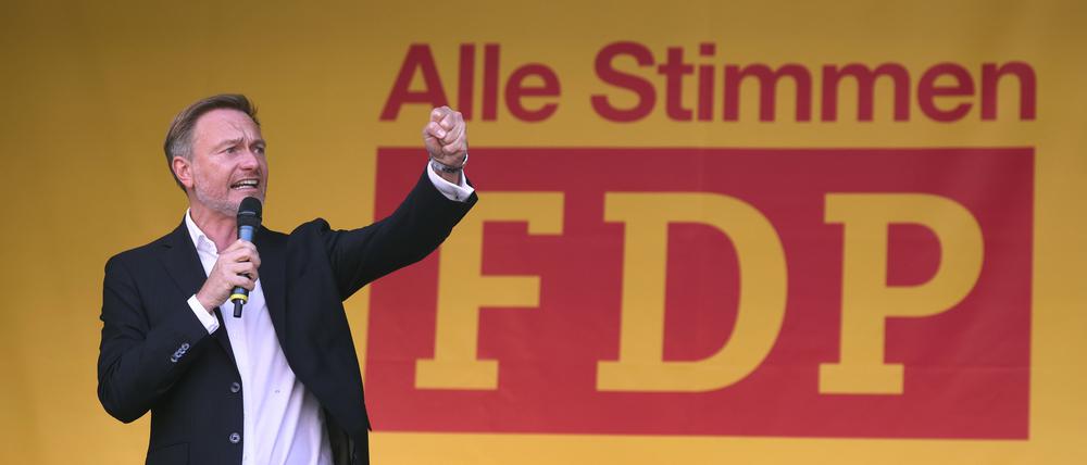 Der Bundesfinanzminister und FDP-Vorsitzende, Christian Lindner, spricht bei einer Wahlkampfveranstaltung der Bayern-FDP.