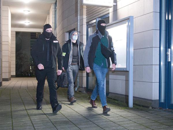 In Berlin rückte die Polizei zu sechs Durchsuchungen aus.