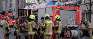 Jeder zweite ehrenamtliche Feuerwehrangehörige hat in einer Umfrage von Übergriffen bei Einsätzen in den vergangenen beiden Jahren berichtet.