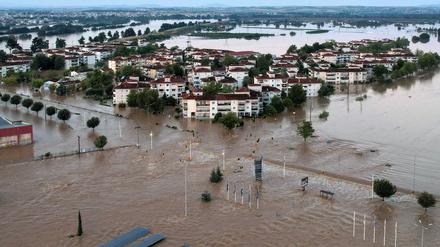 Überflutete Randbezirke der Stadt Larissa, wo der Fluss Pineios über die Ufer trat. 