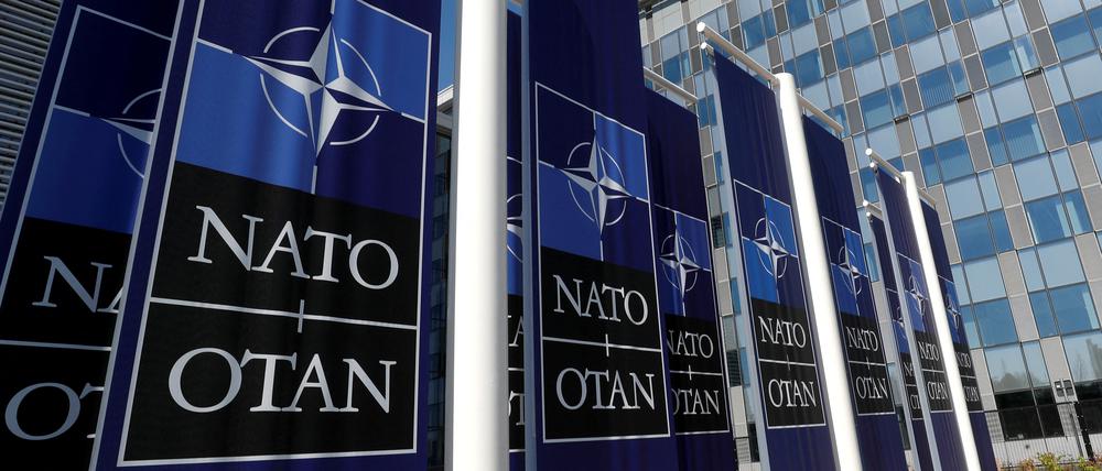 Das Nato-Logo vor der Zentrale in Brüssel.