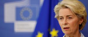 FILE PHOTO: European Commission President Ursula von der Leyen attends a news conference on the energy crisis, in Brussels, Belgium September 7, 2022. REUTERS/Johanna Geron/File Photo