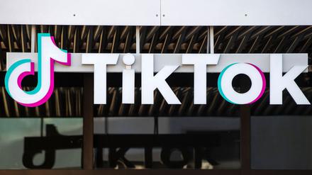 Tiktok-Logo an einem Konzerngebäude im US-amerikanischen Culver City.