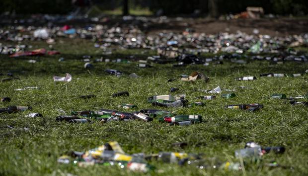 Unzählige Flaschen und Müll: der 1. Mai hinterließ teils „apokalyptische Zustände“.