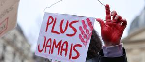Befürworter des Rechts auf Abtreibung demonstrieren in Paris.