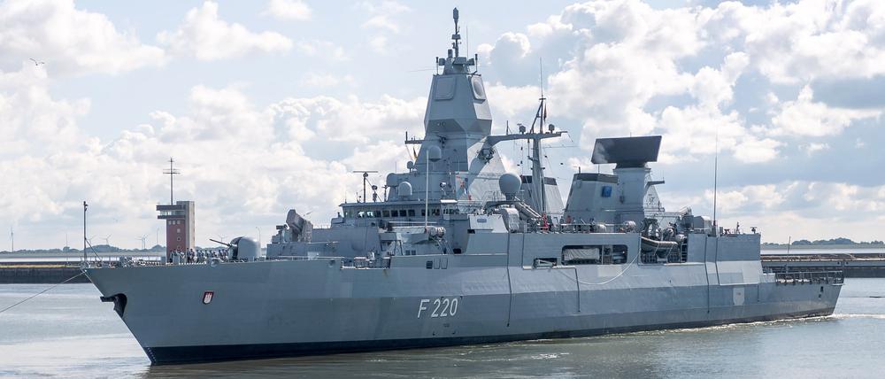 Die Fregatte «Hamburg» läuft aus dem Hafen zu einem fünfmonatigen Mittelmeer-Einsatz im Rahmen der Auslandsmission Irini vor der Küste des Bürgerkriegslandes Libyen aus.