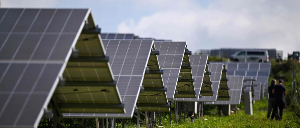 Die Nachfrage nach Solarmodulen in Deutschland steigt. Doch die europäische Solarindustrie ist aktuell komplett abhängig von den Marktführern aus China. 
