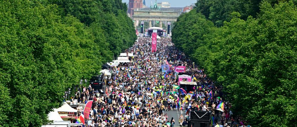 Der Christopher Street Day (CSD) 2023 zieht durch Berlin. 