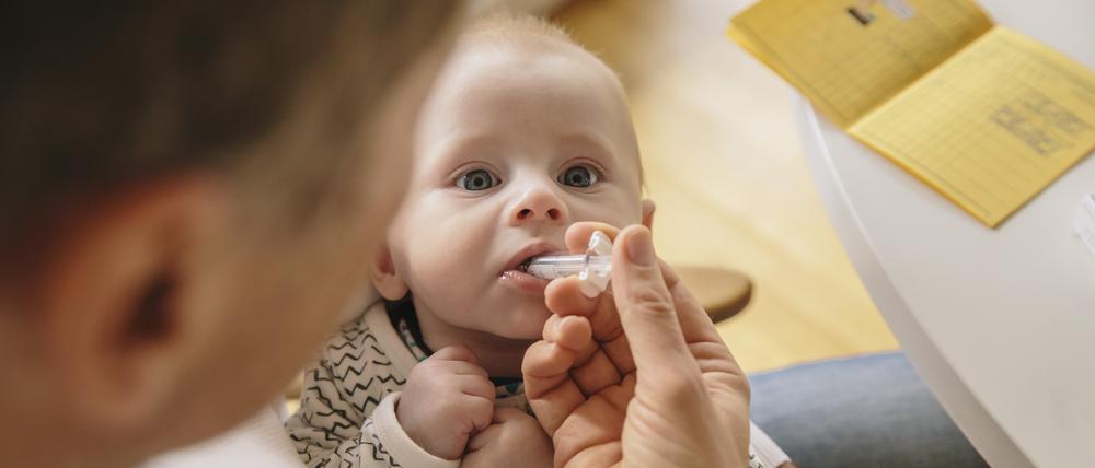 Schon in den ersten Monaten werden Babys gegen wichtige Kinderkrankheiten geimpft.
