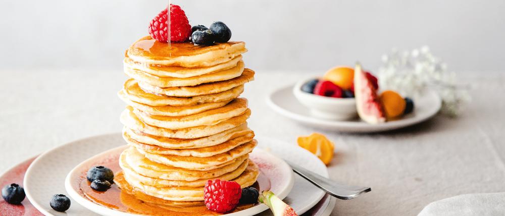 American Buttermilk Pancakes aus „Pancakes – Süß und herzhaft für jeden Tag“ von Christin Geweke (Hölker Verlag).
