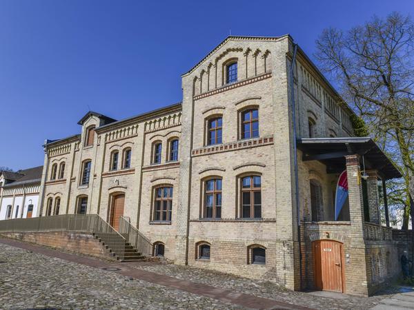 Ein Sitz der Musikschule befindet sich auf dem historischen Gutshof am Britzer Schloss.