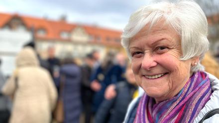 Hannelore Bolte (79) aus Wannsee bei der Einweihung des Estrongo-Nachama-Platzes in Dahlem am 16. Februar 2024.
