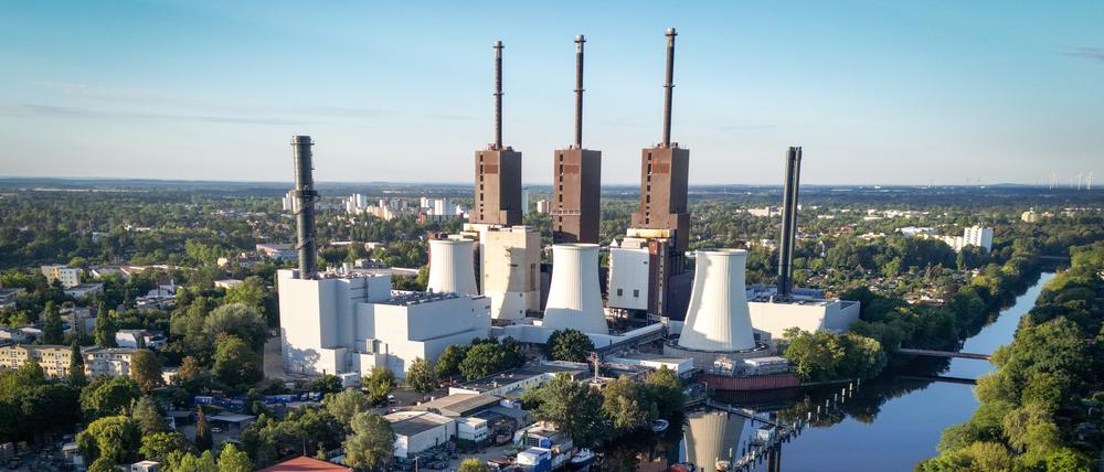 Das Heizkraftwerk in Lichterfelde verbrennt Erdgas und versorgt rund 100.000 Haushalte mit Strom und Fernwärme. 