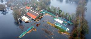 Folgen des Hochwassers. Ein Hof im Bremer Ortsteil Timmersloh steht unter Wasser.